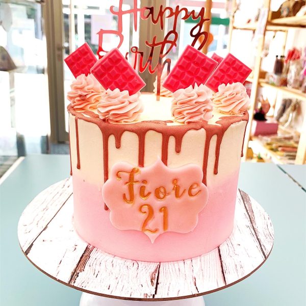 Tarta drip cake princesa